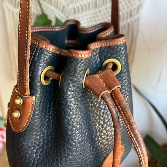 Dooney & Bourke Vintage Navy Blue Leather Drawstring Bucket Medium Crossbody Bag - Picture 10 of 16